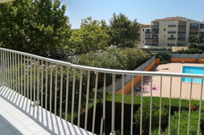 Proche de tout à pied, T2 cab6, piscine, parking